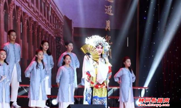 双语、京剧、乐器演奏　用歌声和爱拉开新年大幕