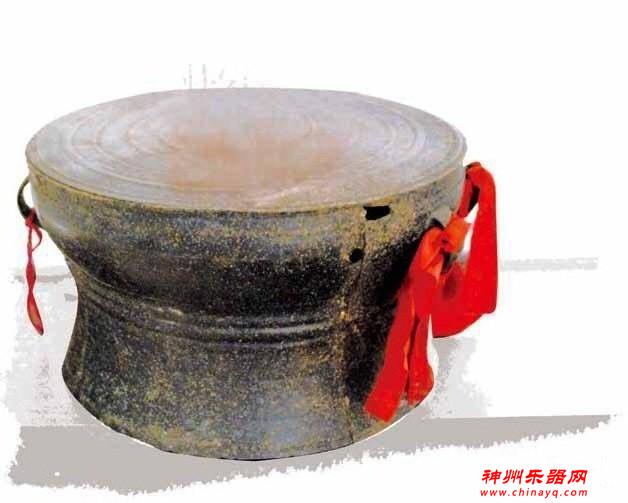 云南这个地方 至今还敲响着战国时铸造的草皮铜鼓