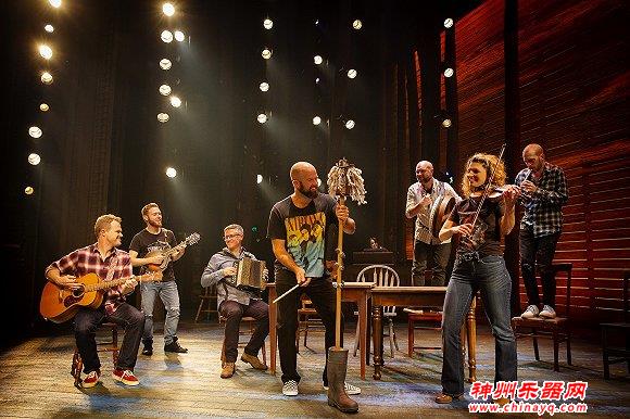 音乐剧《来自远方》主创：12位演员如何在一部剧里演绎90个人物？