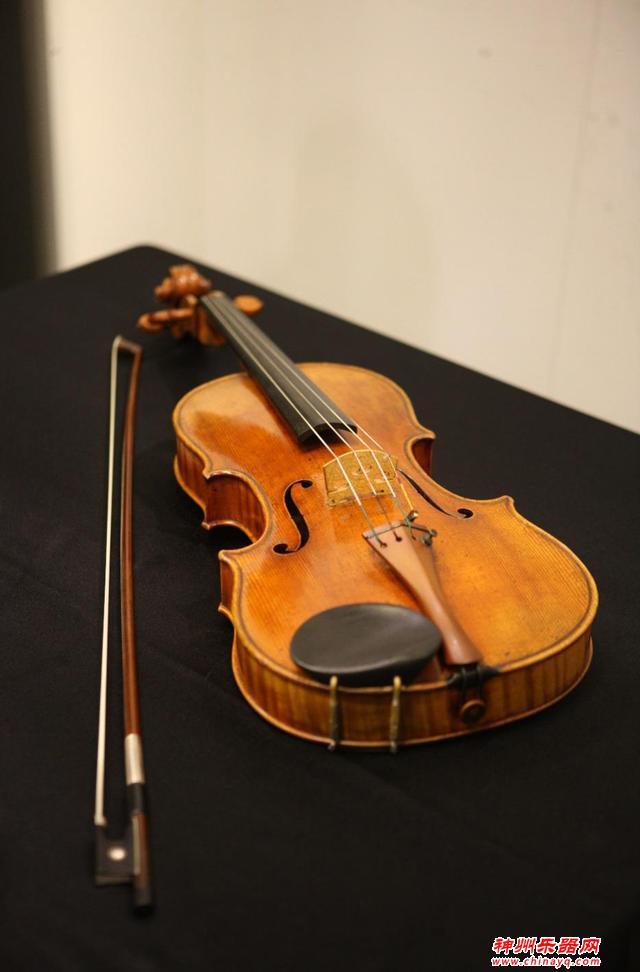 碳纤维让小提琴不再是“木工制品”，加入智能乐器大军