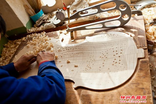 碳纤维让小提琴不再是“木工制品”，加入智能乐器大军