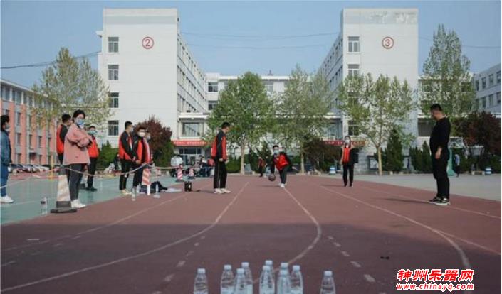 开展多彩的活动助学子融入校园生活