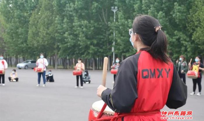 开展多彩的活动助学子融入校园生活