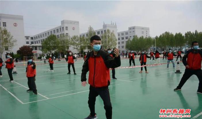 开展多彩的活动助学子融入校园生活