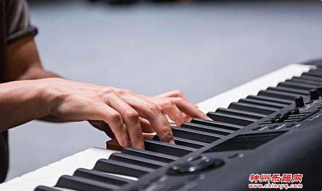 车尔尼与铃木在钢琴教学上的差异