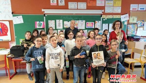 用垃圾做乐器，贫民窟孩子们创造出属于自己的“治愈音乐”