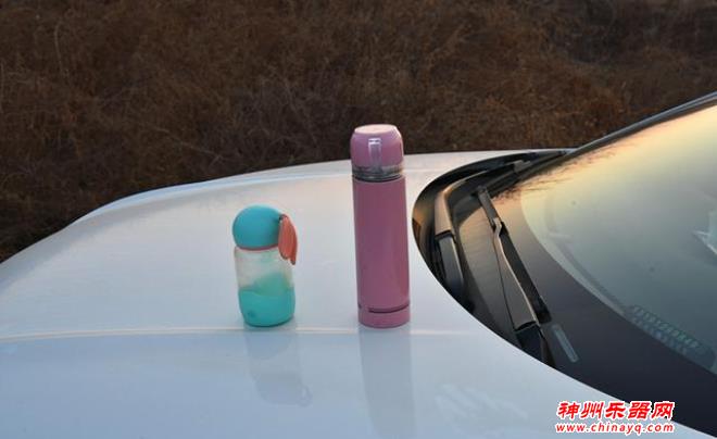 为了不扰民，寒冬中，他们在野外吹乐器，冻得直打哆嗦