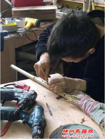 要火！破扫帚吹出天籁之音，杭州葫芦哥太帅了，他还会做很多很多东西