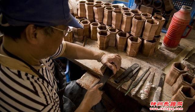 苏州北桥纯手工匠人制作二胡，让余音绕梁终不能绝