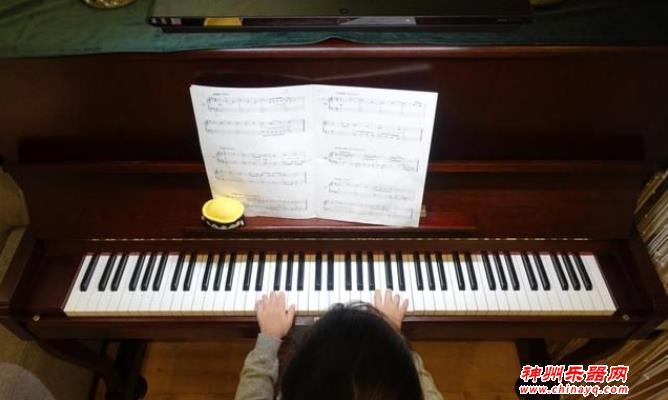 教您如何挑选钢琴灯