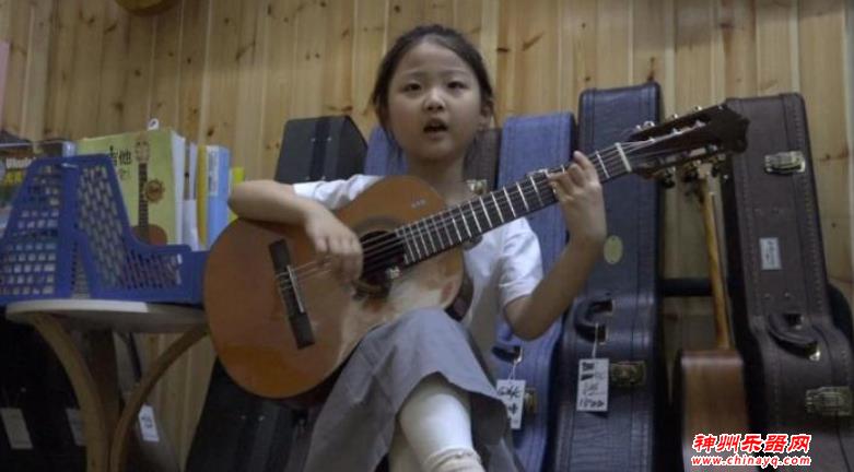 六岁南京吉他女孩天籁之声击退疫情灰暗