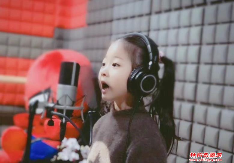 六岁南京吉他女孩天籁之声击退疫情灰暗