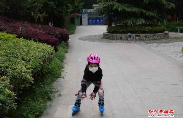 六岁南京吉他女孩天籁之声击退疫情灰暗