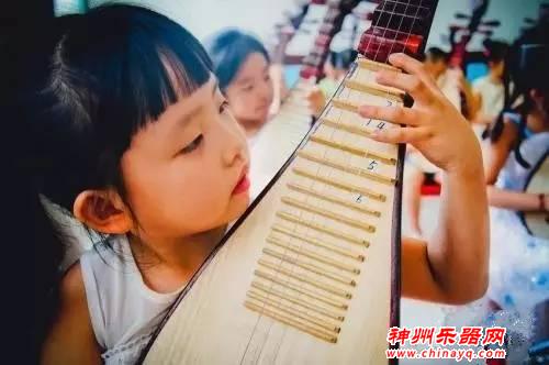 孩子多一门才艺多一项选择，女孩子学什么乐器好？