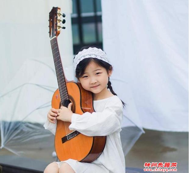 6岁女孩用音乐治愈了无数人的心