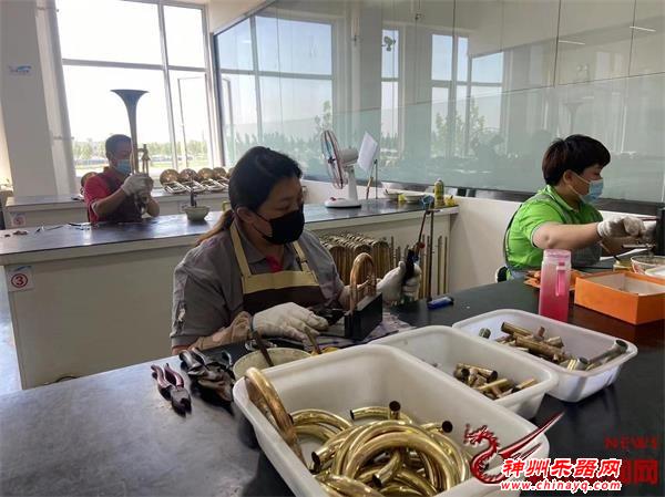 廊坊市斯尔曼乐器有限公司：奏响复工复产“进行曲”