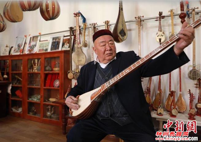 探访新疆民间手工乐器制作第一村：家家守村业 产值逾千万