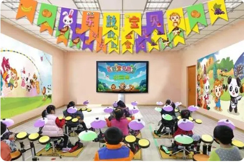 “音”爱而生，以乐传情｜罗兰教育携手中国乐器协会捐赠“少儿电爵士鼓数字音乐教室”！