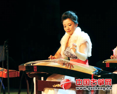 彝族<em>女孩</em>的<em>古筝</em>情缘 - 神州乐器网演艺经纪