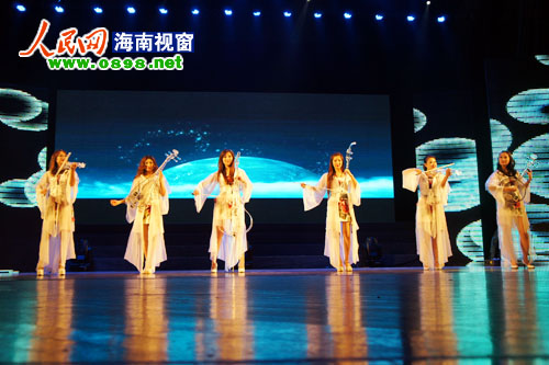 用乐器演绎“我爱海口”