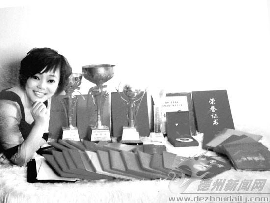 她出生在唢呐世家，6岁开始学唢呐，8岁时参加省级大赛并获得一等奖，也曾多次参加中央电视台节目演出。