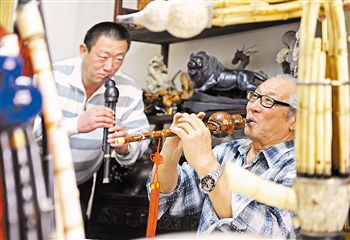 天津一老人复原失传3000年骨质乐器