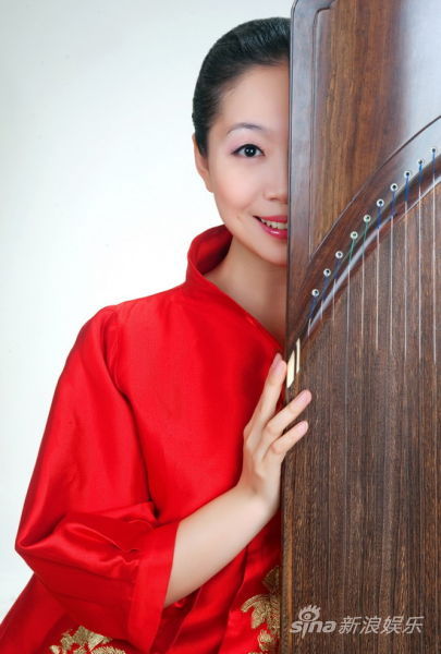 罗小慈艺术风格丰富细腻，不拘一格