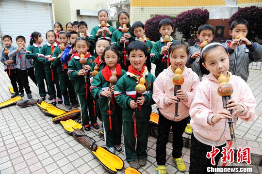 组建双胞胎葫芦丝乐队 吹奏其乐无穷