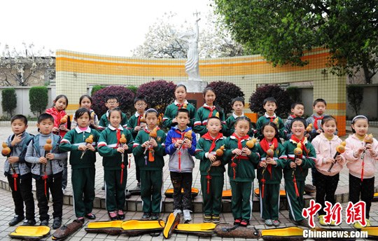 组建双胞胎葫芦丝乐队 吹奏其乐无穷