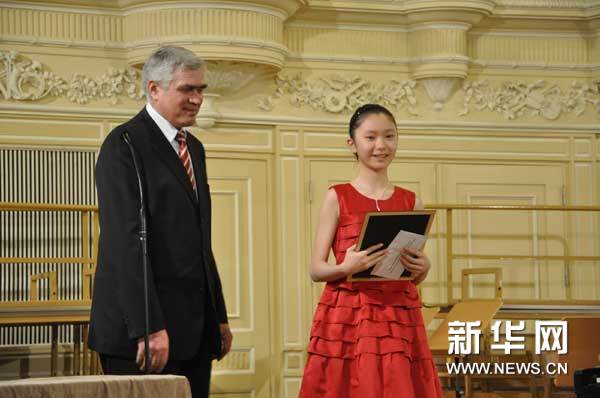 13岁中国姑娘斩获俄罗斯国际钢琴大赛冠军