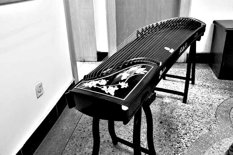 很新的古筝为它寻觅知音