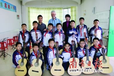 德国教授指导清新一小吉他乐团
