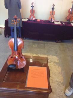 梅纽因先生赠予中央音乐学院的一把提琴