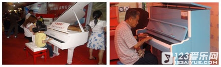 子昊钢琴展馆吸引了大批人群驻足观赏试弹
