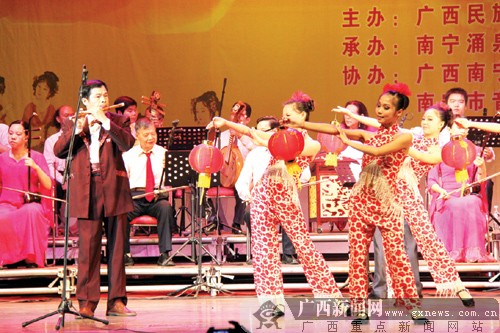 李翘杰笛子独奏音乐会举行 名家唐俊乔助阵(组图)