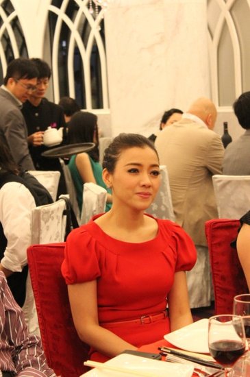 陈思思香港个唱庆功宴 唱功及新民歌在港受肯定