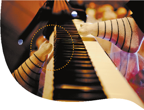 无臂钢琴师刘伟:用双脚演绎生命的精彩