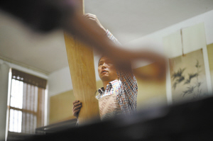 一帘凉月夜横琴&mdash;&mdash;斫琴师丁志标