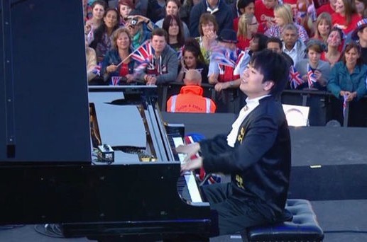 华人钢琴家朗朗受邀参加英女王钻庆音乐会