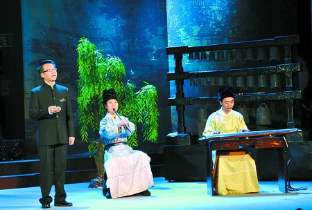 本报讯 (记者刘 洋)“关关雎鸠,在河之洲。窈窕淑女,君子好逑……”6月9日,伴随着铮铮的古琴声和悠扬的骨笛声,华夏古乐诗文朗诵会在河南博物院举行。