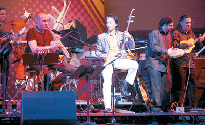 将二胡融入马来歌  华人演奏家视大马为第二家乡