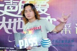 修车锤当乐器，修车工翻唱《真的爱你》走红