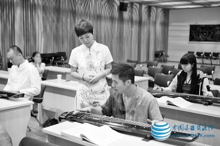 18架古琴一起奏响 古琴雅集宁波美术馆