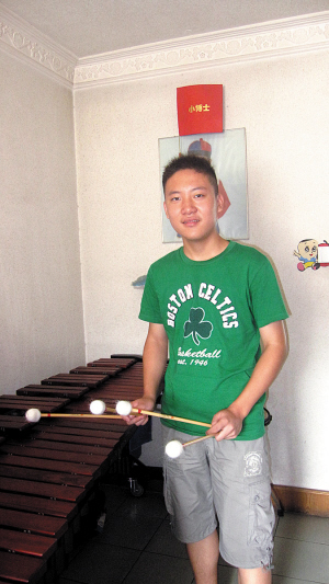 洛阳17岁男孩获全国青少年民族乐器演奏比赛演奏奖 会几十种打击乐器