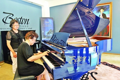 “蓝色钢琴”惊艳亮相南京