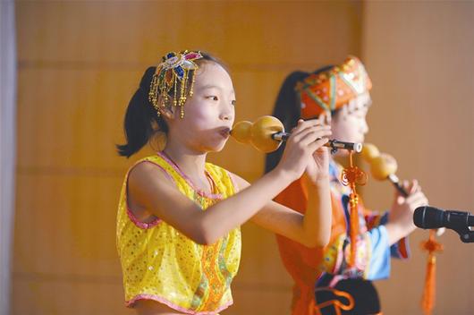 图文：葫芦丝乐翻天