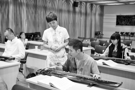 18架古琴一起奏响 古琴雅集宁波美术馆