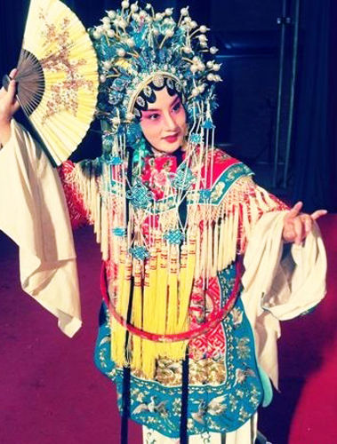 贺丹丹花旦造型