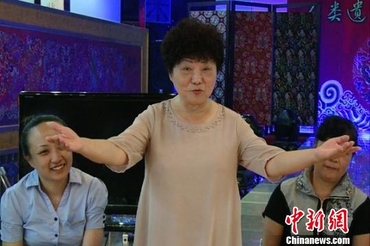 南京小学生向老艺人学习地方戏曲白局