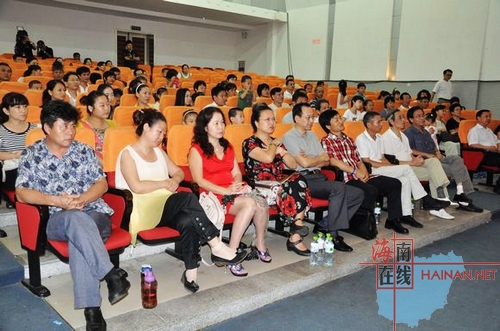 浙江海宁石路小学教师民乐团音乐会在海师院举行